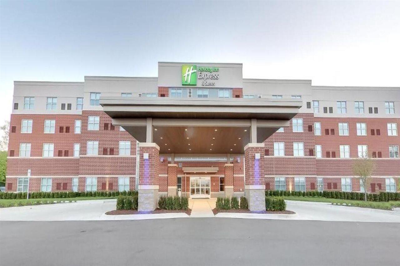 Holiday Inn Express & Suites Plymouth - Ann Arbor Area, An Ihg Hotel Exterior photo